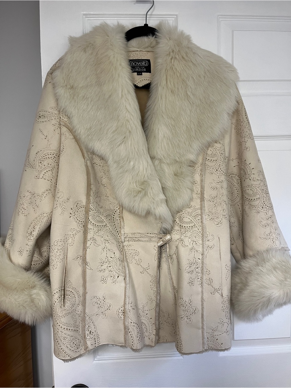 Cream colour fur jacket Novelti Lindor